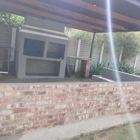 Ditsaleng Bed And Breakfast Vanderbijlpark Exterior foto